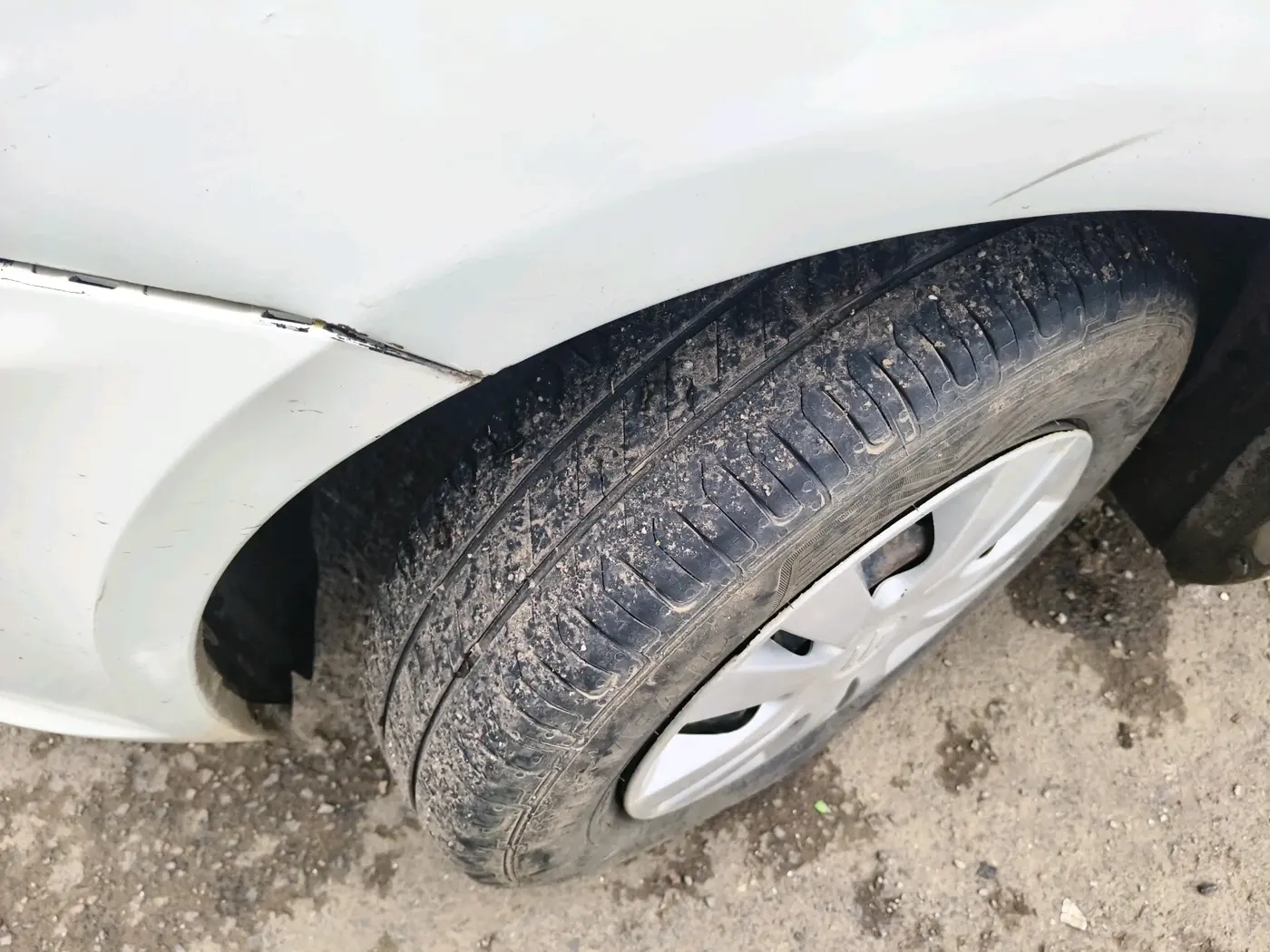 2014 Maruti Swift Dzire VDI, Diesel, Manual, 1,41,557 km, tyre