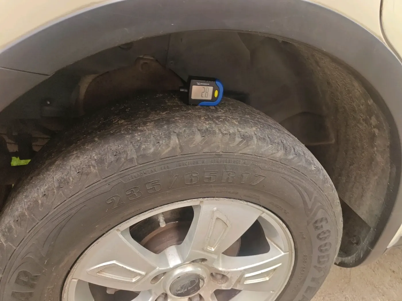 2012 Mahindra XUV500 W8, Diesel, Manual, 1,26,052 km, tyre