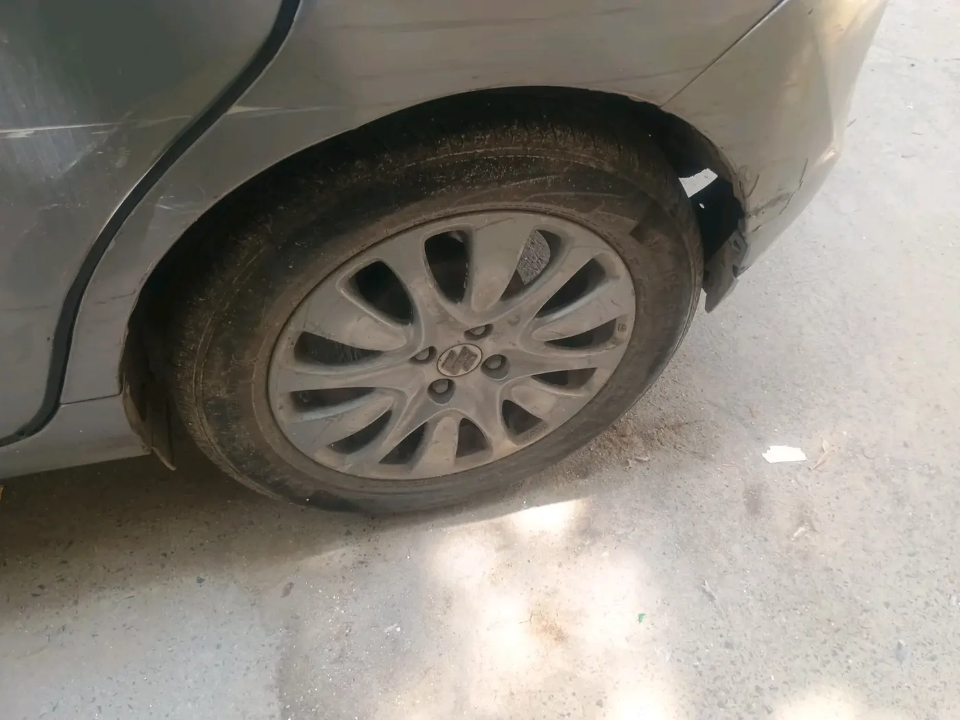 2016 Maruti Baleno ALPHA PETROL 1.2, CNG, Manual, 1,14,388 km, tyre