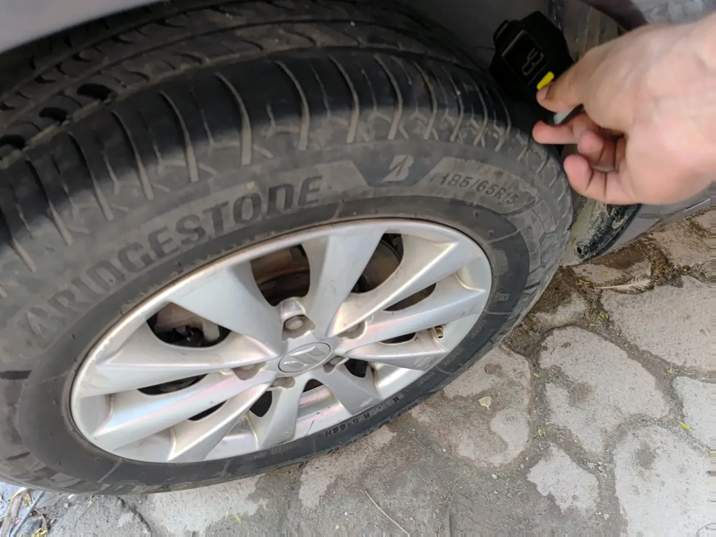 2014 Maruti Ertiga ZXI, CNG, Manual, 1,26,811 km, tyre