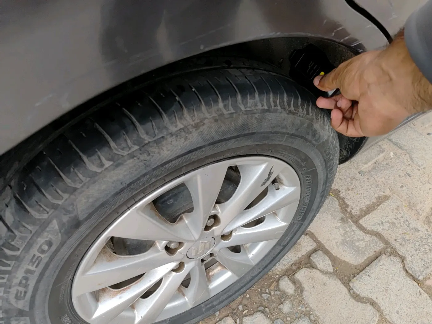 2014 Maruti Ertiga ZXI, CNG, Manual, 1,26,811 km, tyre