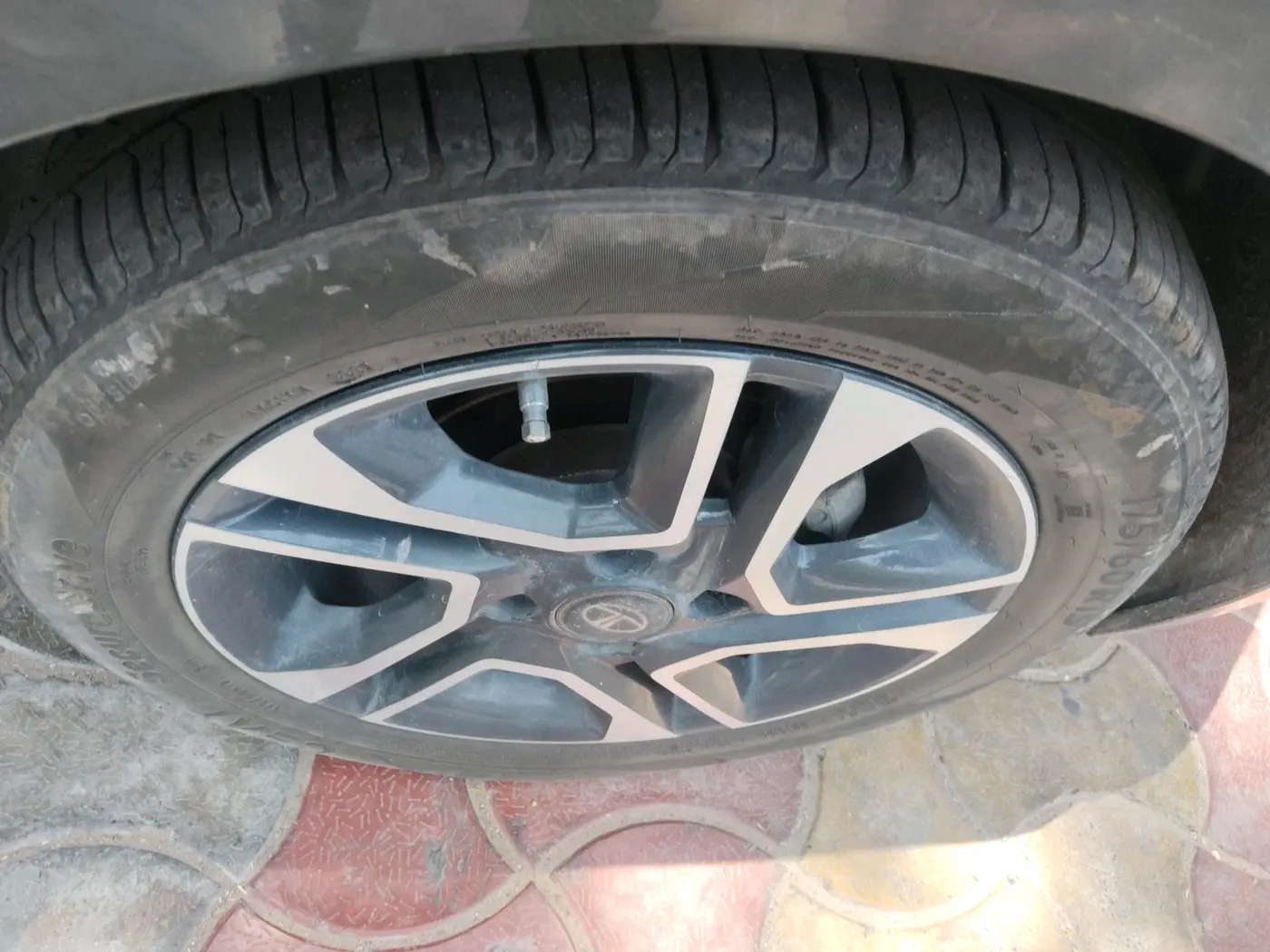 2021 Tata Tiago XZ PLUS PETROL, CNG, Manual, 72,514 km, tyre