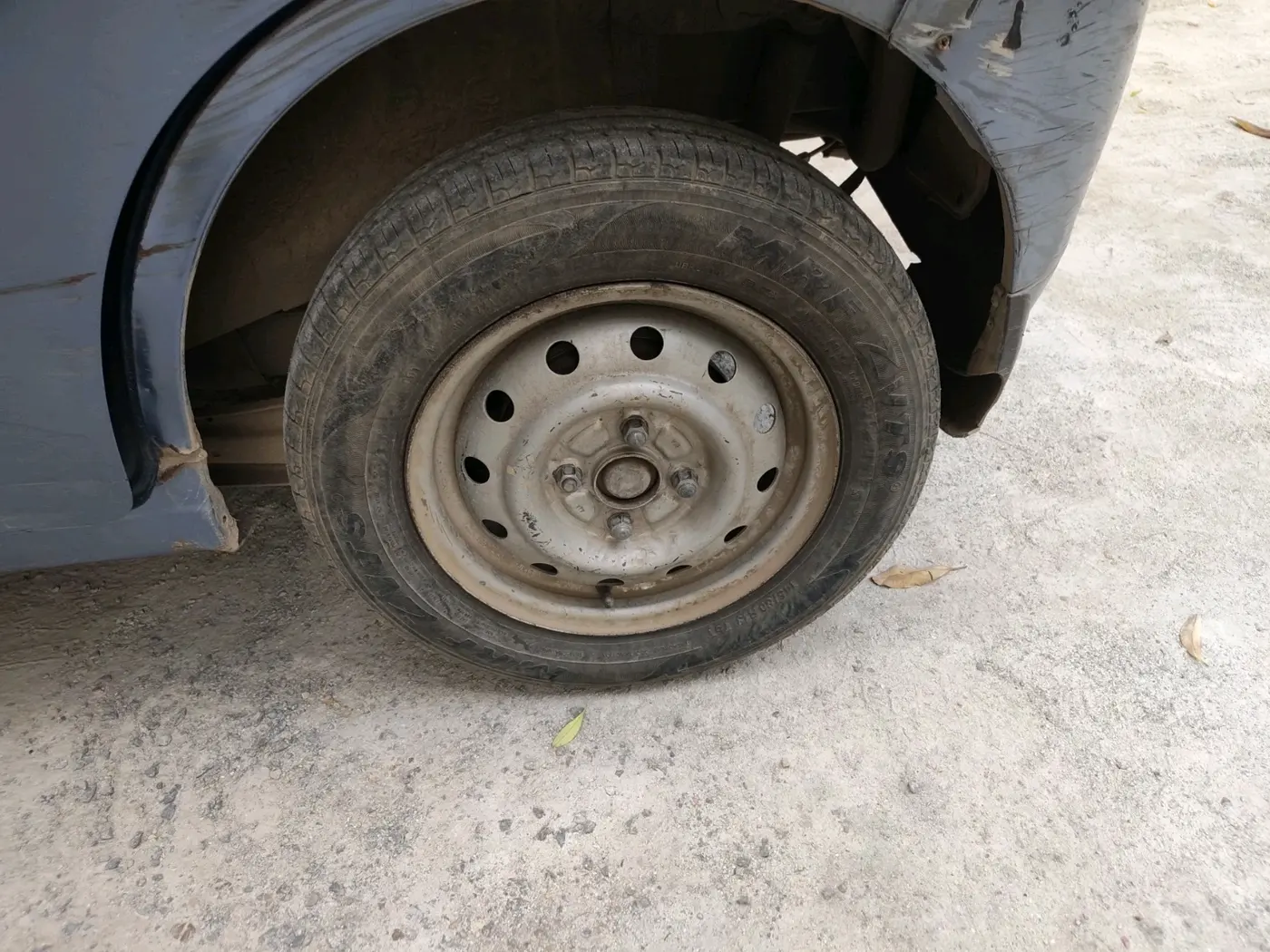 2012 Maruti Wagon R 1.0 LXI CNG, CNG, Manual, 1,00,643 km, tyre