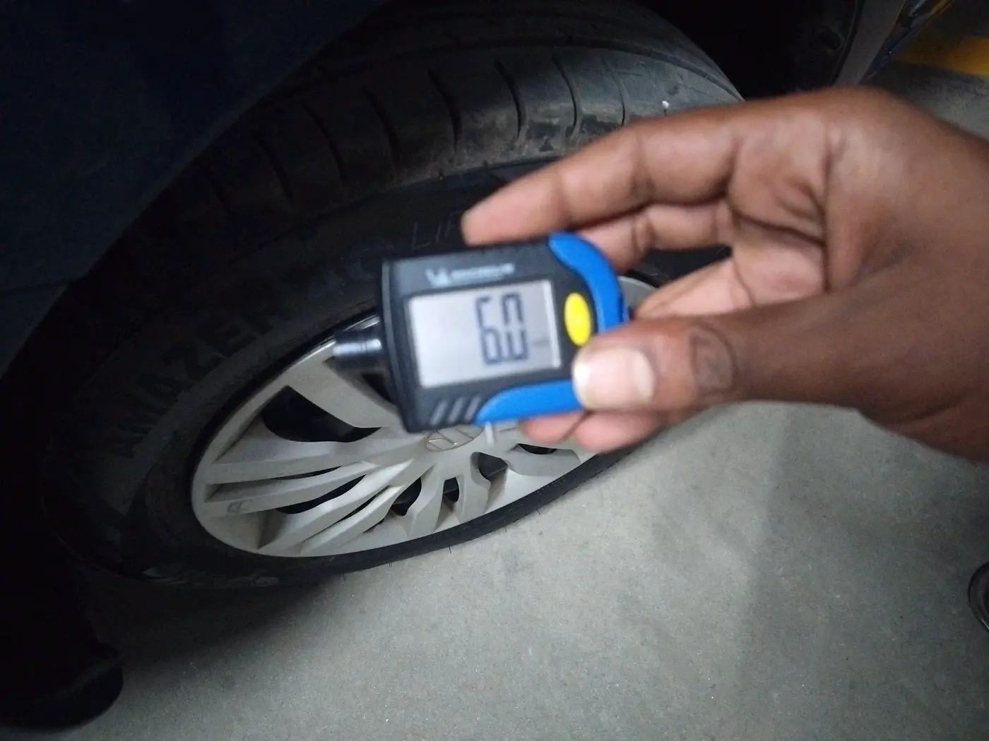 2019 Maruti Dzire VXI AMT, Petrol, Automatic, 1,11,497 km, tyre