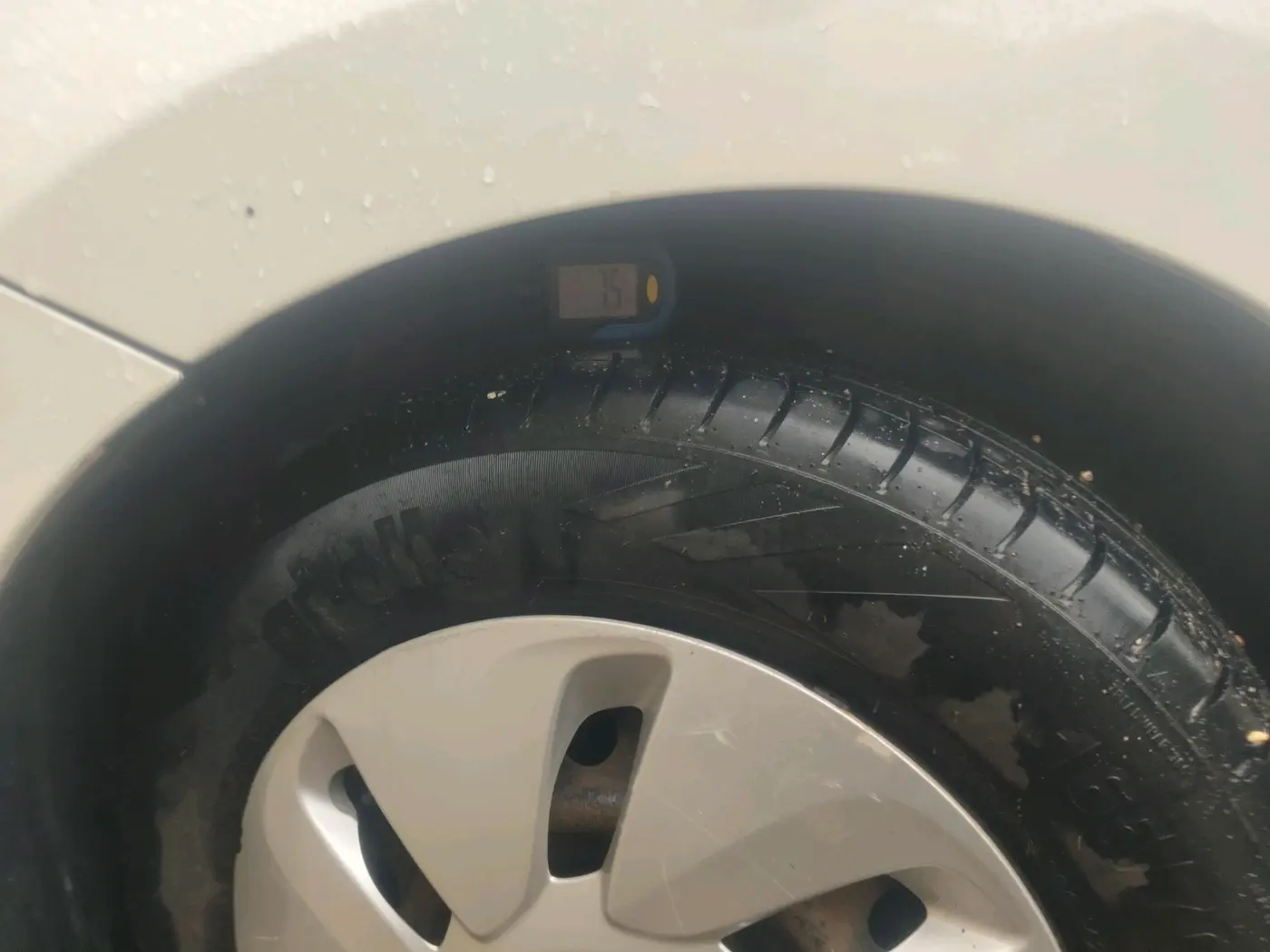 2014 Maruti Celerio VXI AMT, Petrol, Automatic, 1,08,835 km, tyre
