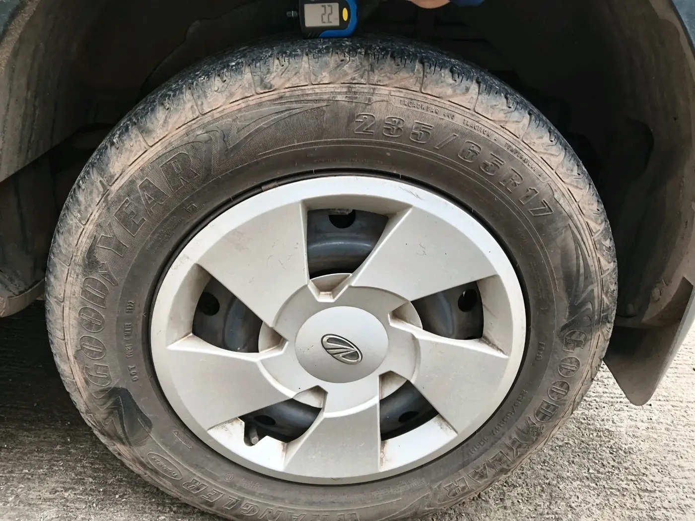 2012 Mahindra XUV500 W6, Diesel, Manual, 2,22,371 km, tyre