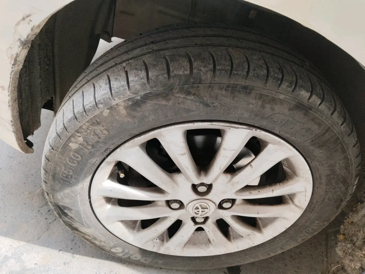 2011 Toyota Etios V, CNG, Manual, 96,030 km, tyre