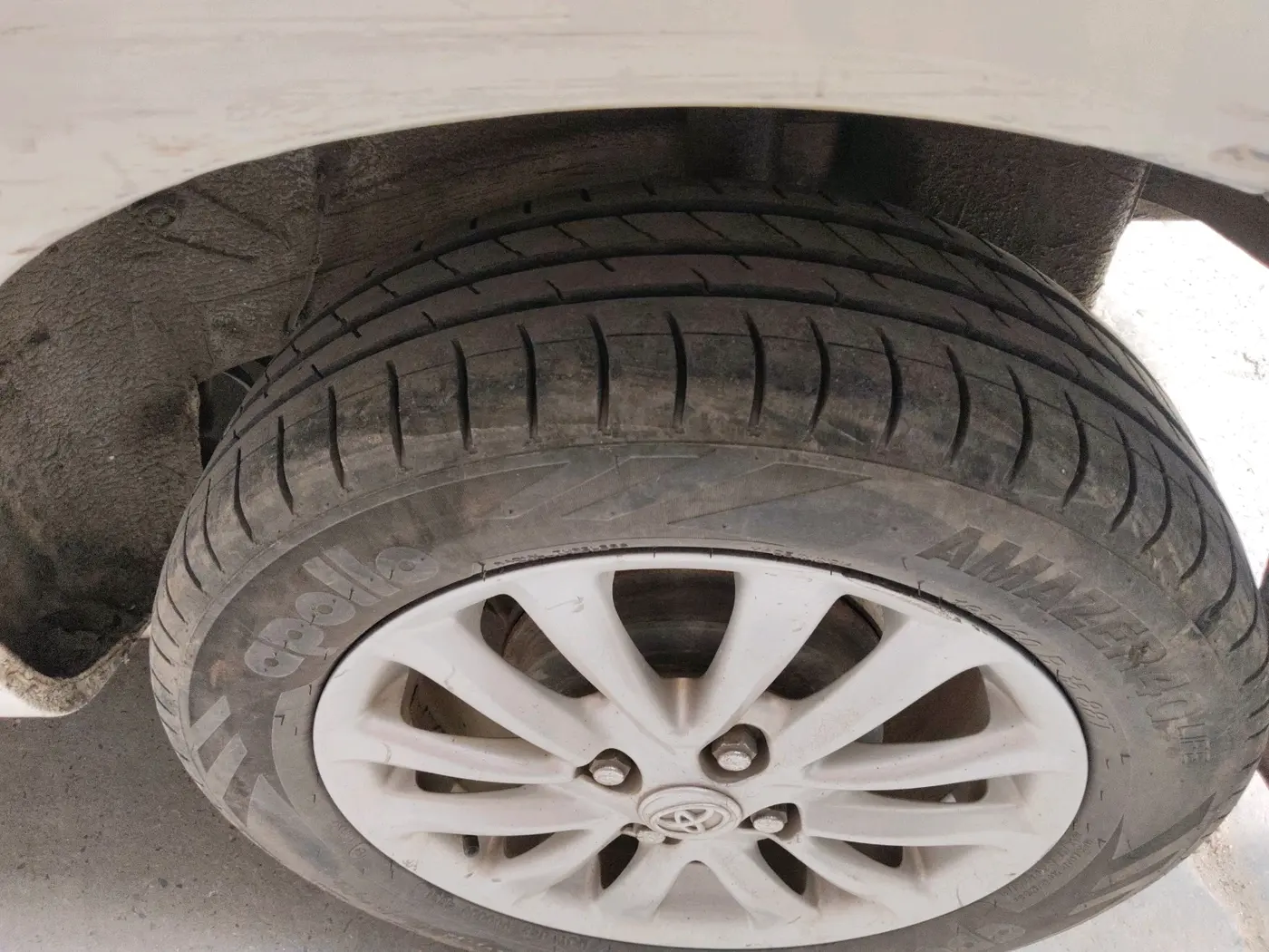 2011 Toyota Etios V, CNG, Manual, 96,030 km, tyre