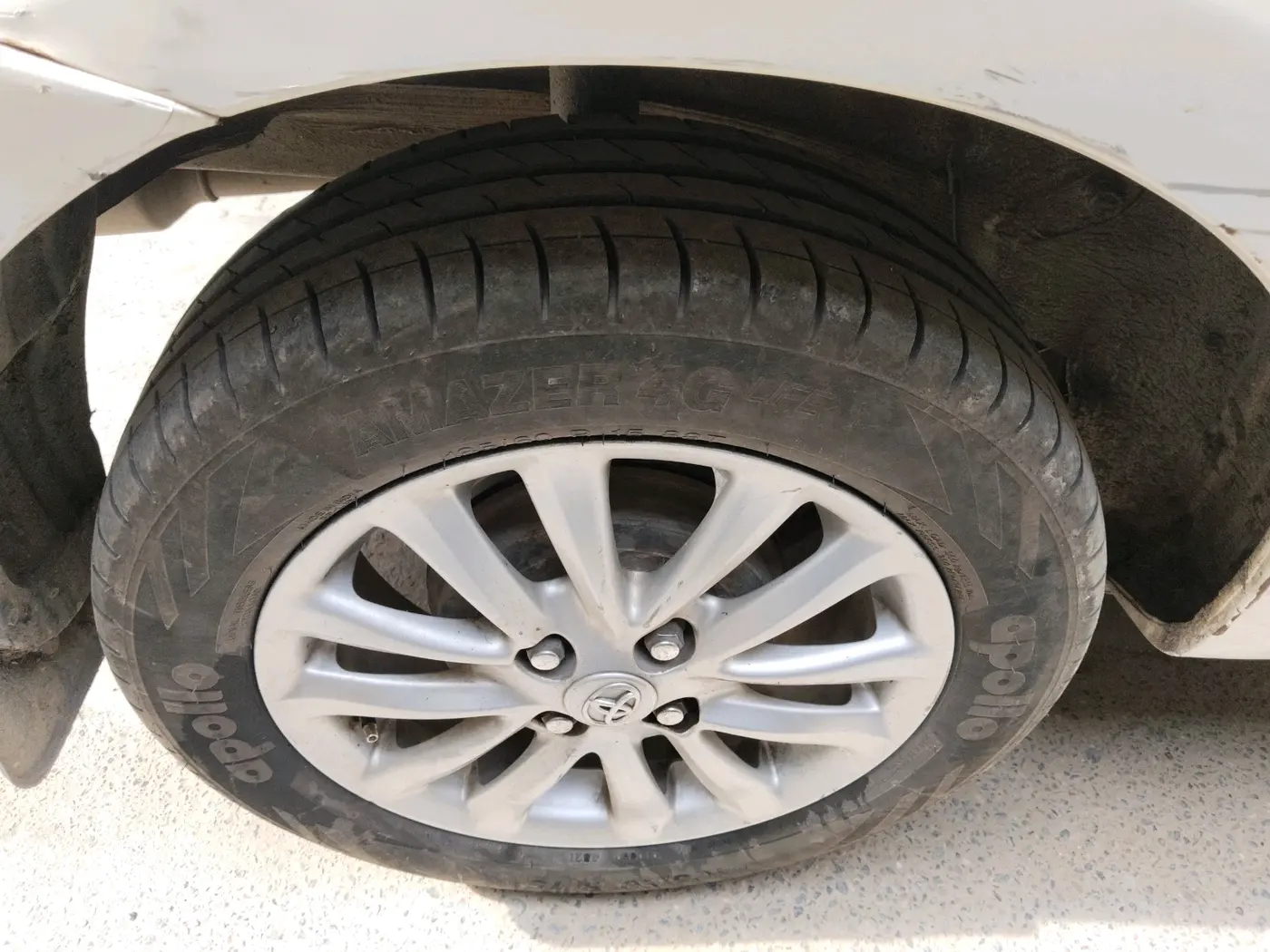 2011 Toyota Etios V, CNG, Manual, 96,030 km, tyre