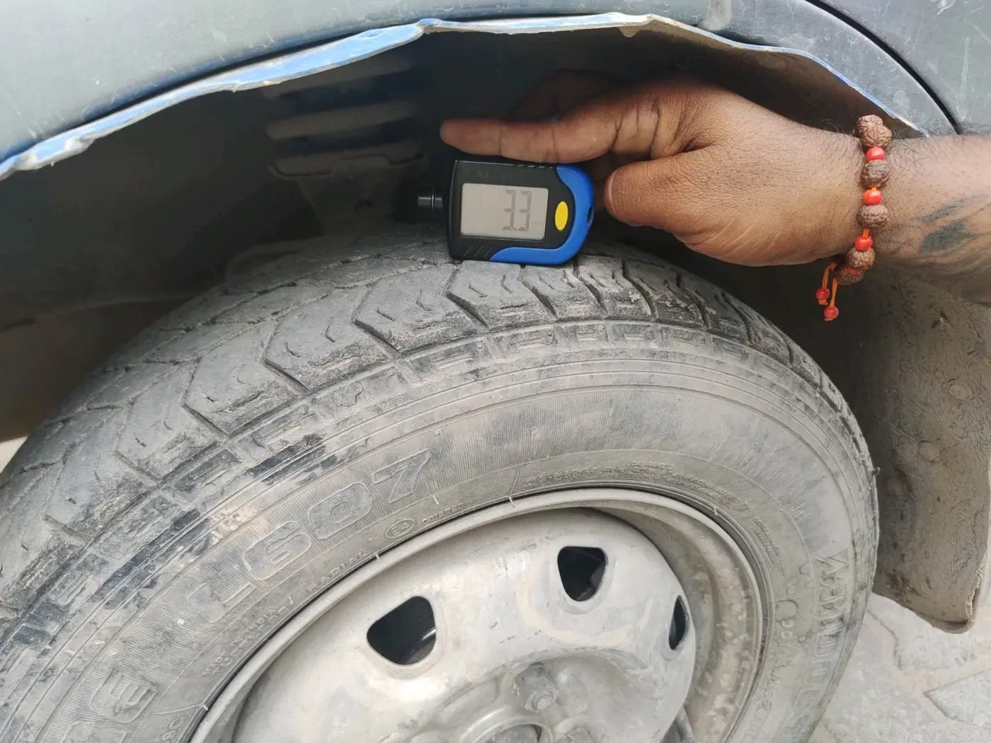 2016 Maruti Eeco 5 STR WITH A/C+HTR CNG, CNG, Manual, 2,33,451 km, tyre