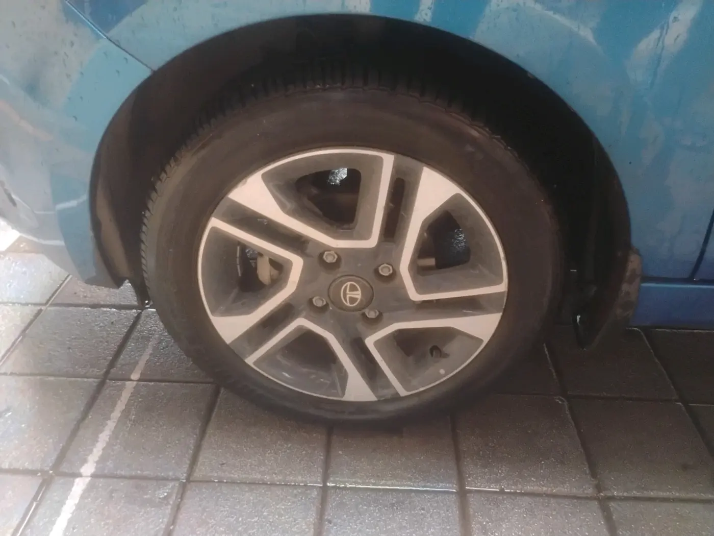 2024 Tata Tiago XZA PLUS PETROL, Petrol, Automatic, 12,787 km, tyre