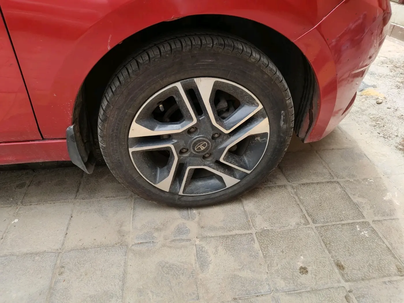 2018 Tata TIGOR XZA PETROL, Petrol, Automatic, 37,741 km, tyre