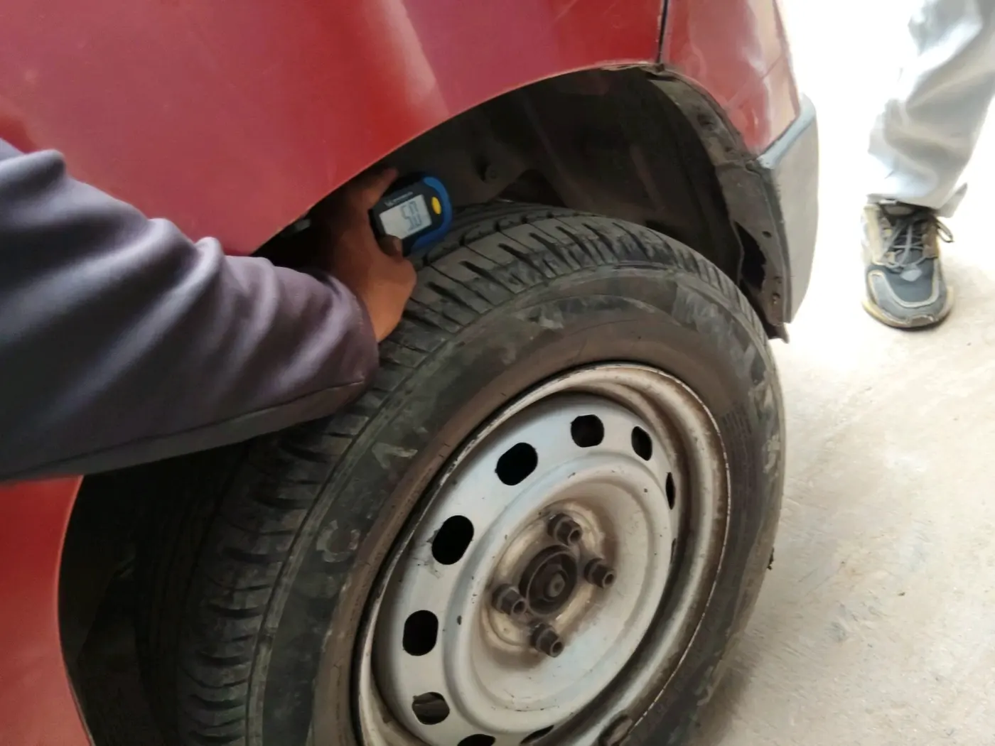 2016 Mahindra Kuv100 K2 PLUS D 6 STR, Diesel, Manual, 1,01,206 km, tyre