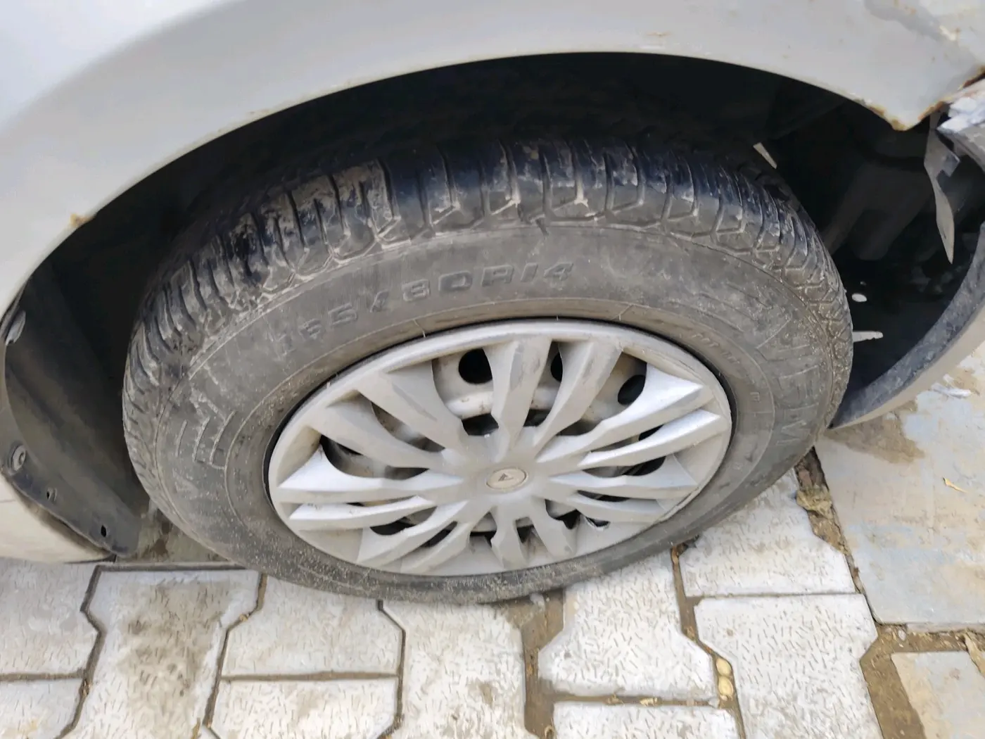 2011 Maruti Swift Dzire VDI, Diesel, Manual, 1,20,943 km, tyre