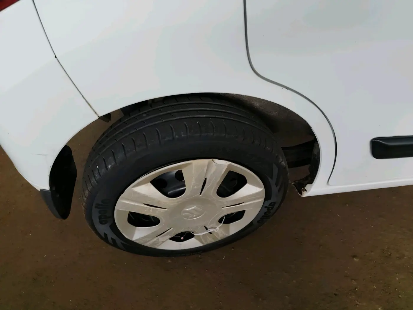2015 Maruti Wagon R 1.0 VXI AMT, Petrol, Automatic, 1,29,171 km, tyre