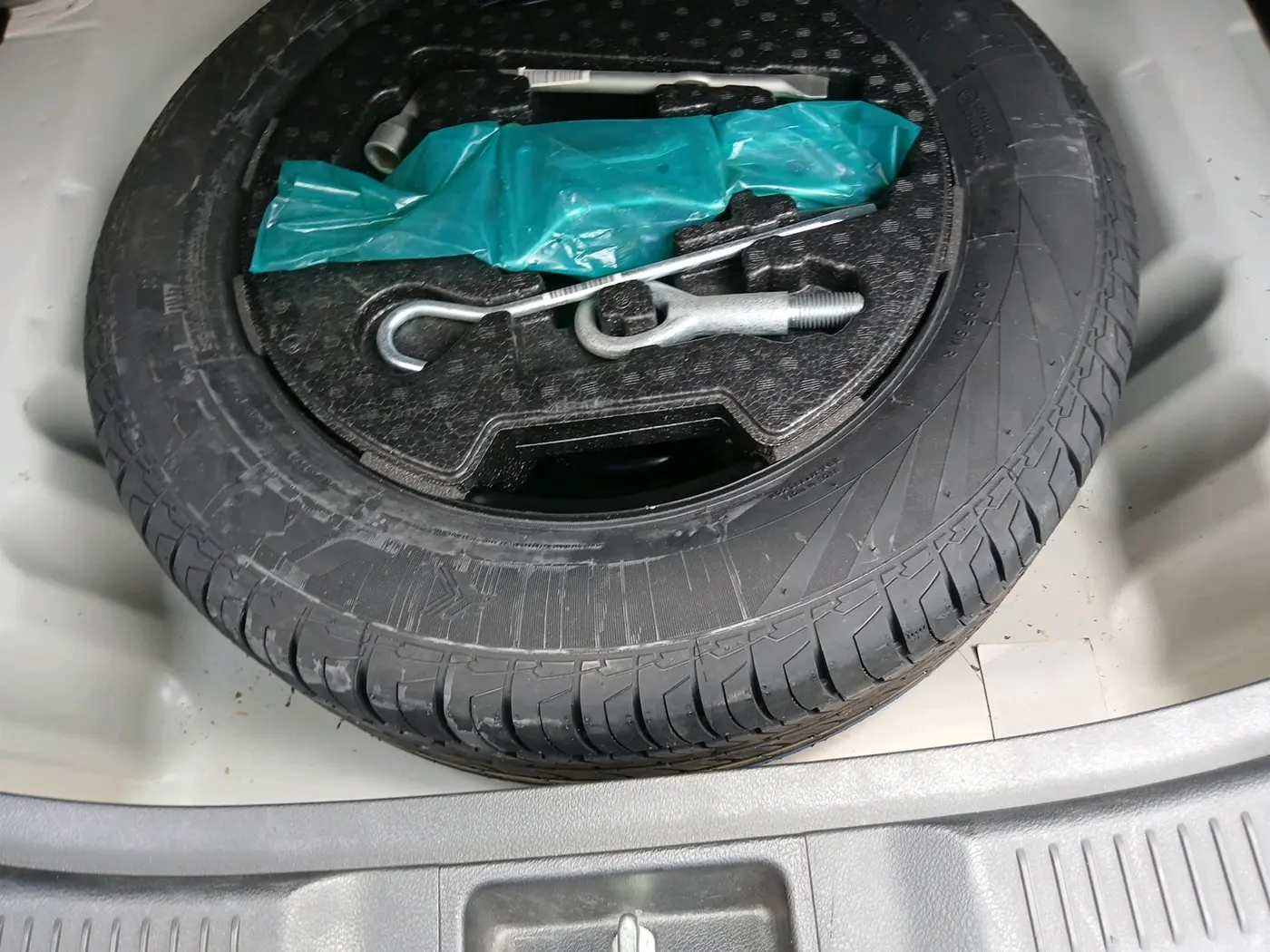 2021 Maruti S Cross ZETA AT 1.5, Petrol, Automatic, 30,702 km, tyre
