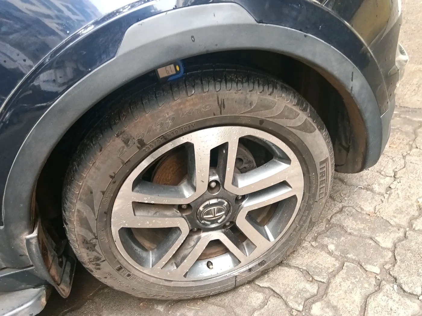 2017 Tata Hexa XT 4X2 6 STR, Diesel, Manual, 79,924 km, tyre