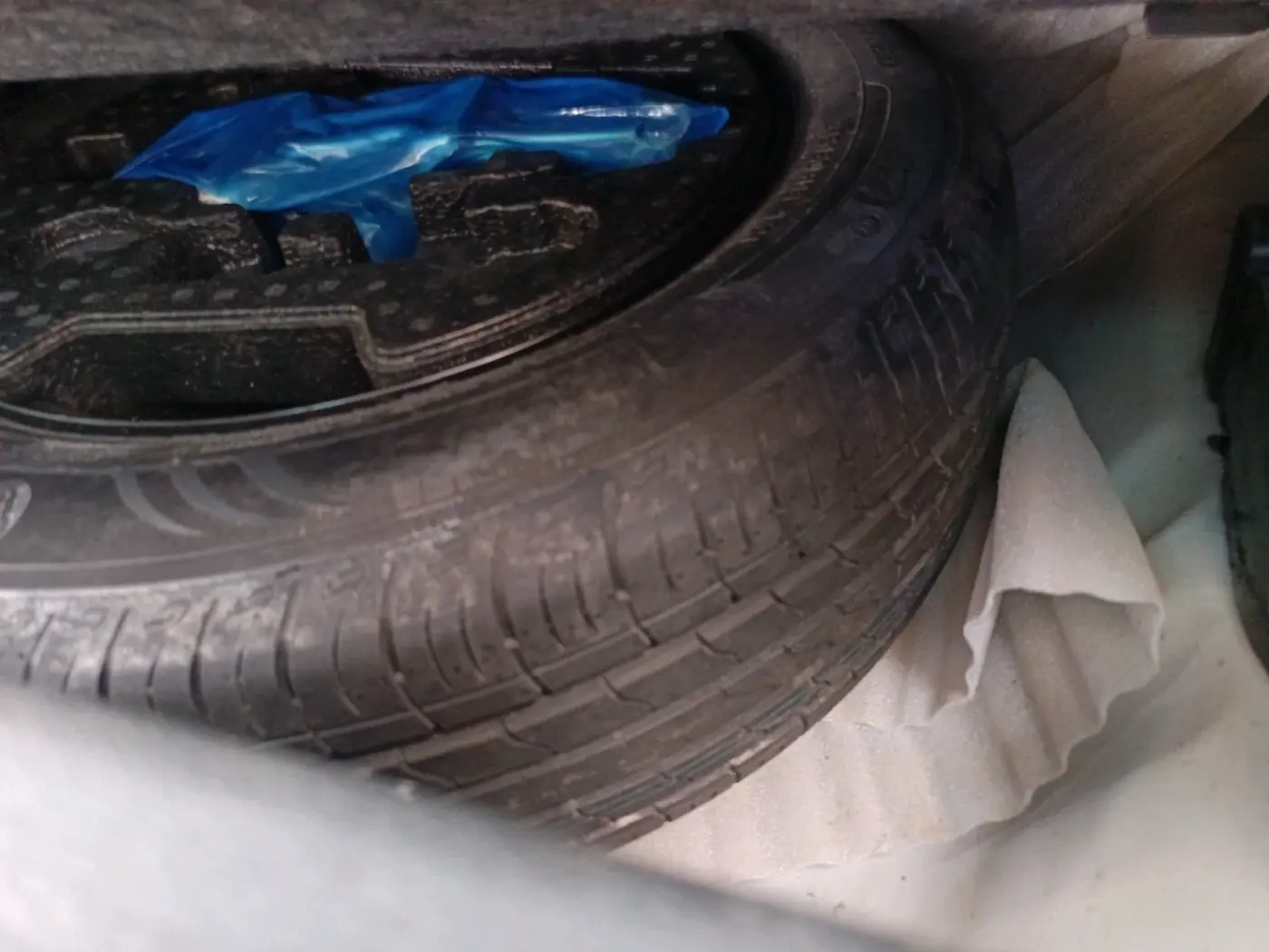 2023 Maruti BREZZA VXI S-CNG, CNG, Manual, 53,030 km, tyre