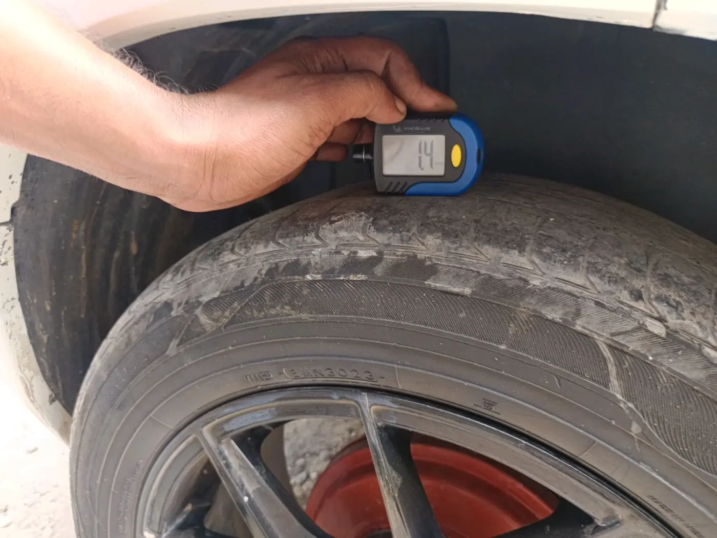 2023 Maruti BREZZA VXI S-CNG, CNG, Manual, 53,030 km, tyre
