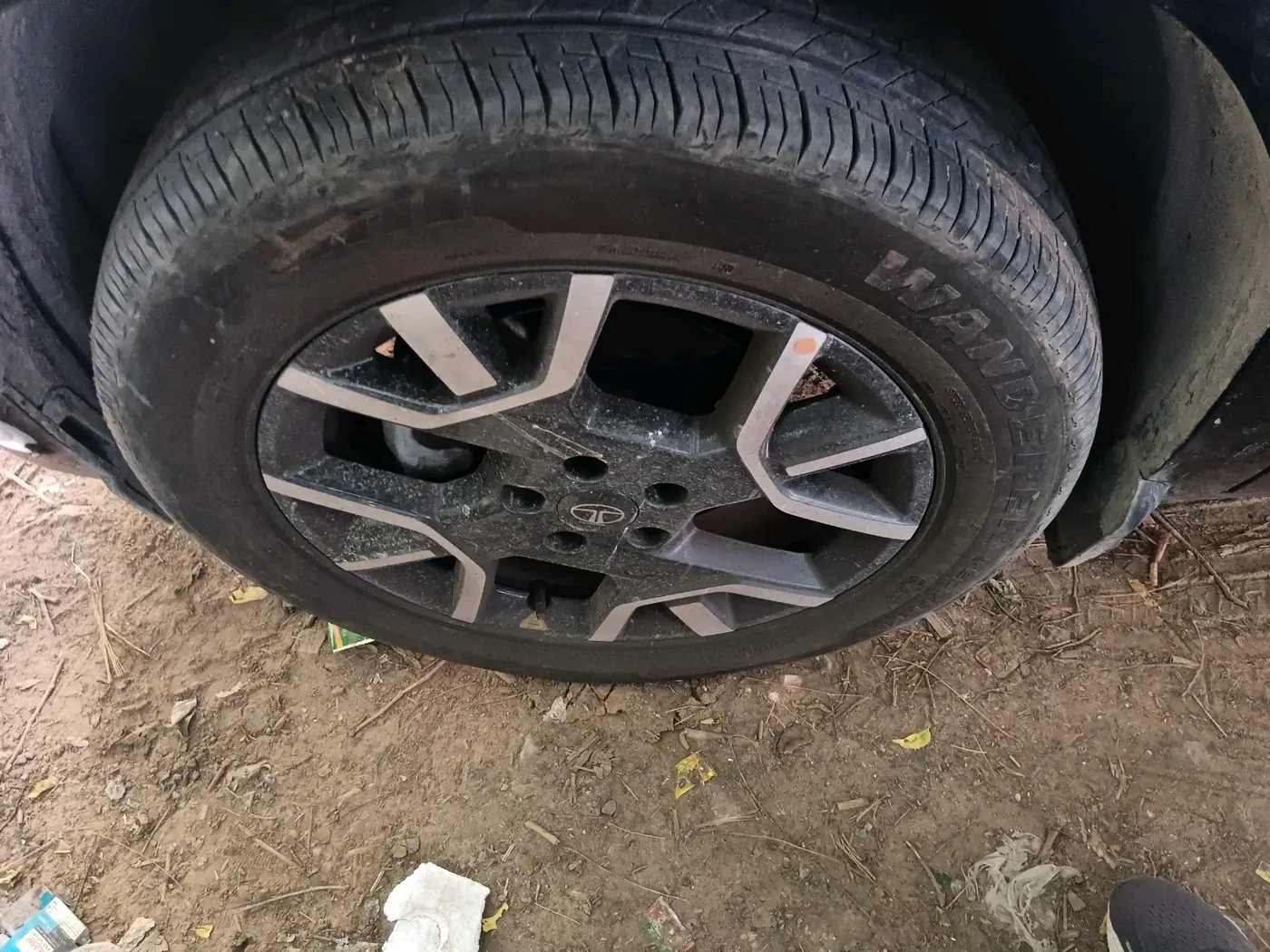 2026 Tata Sierra Adventure Plus 1.5 Turbo Hyperion AT, Petrol, Automatic, 2,930 km, tyre