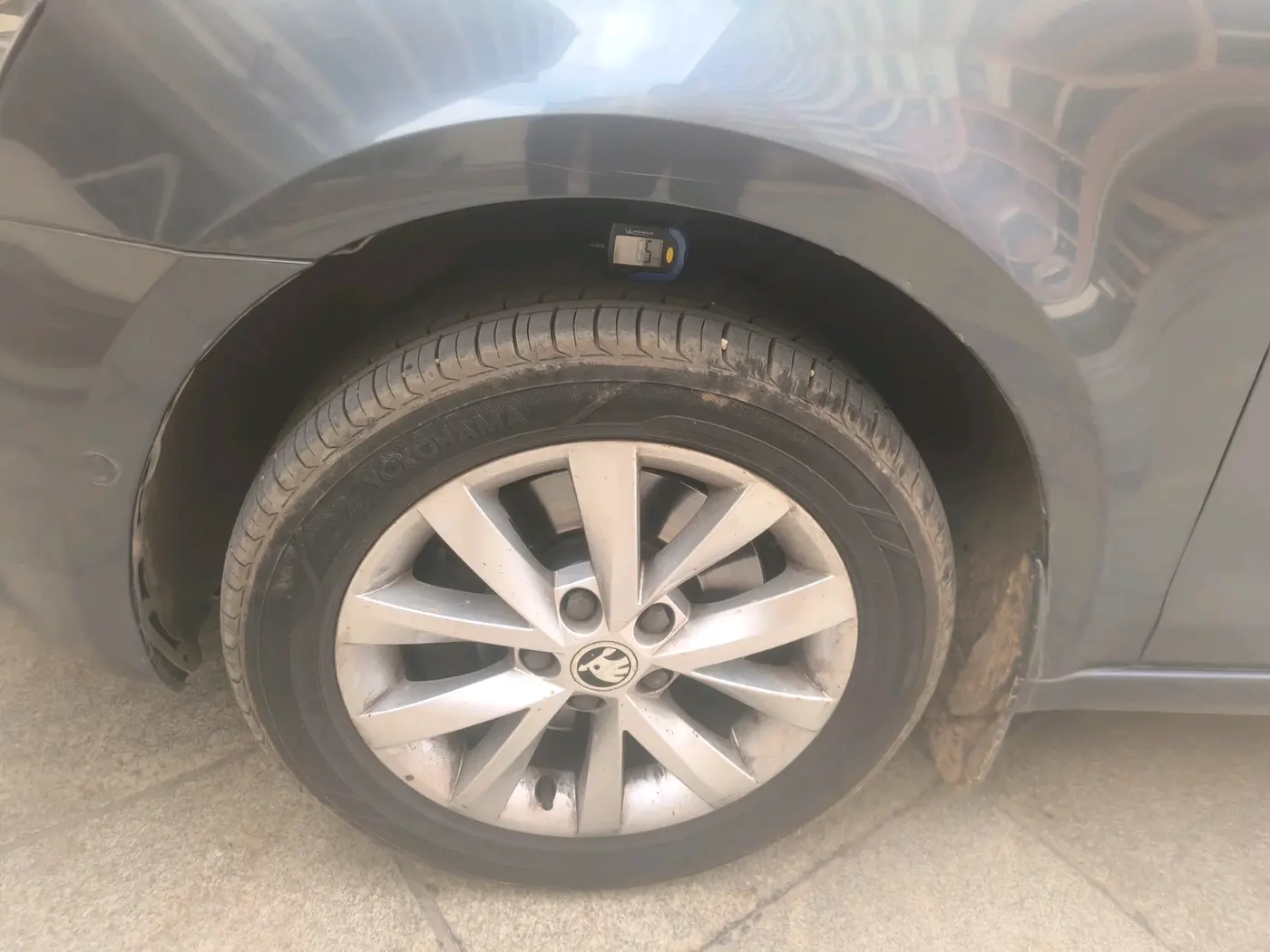 2017 Skoda Octavia STYLE PLUS AT 1.8 TSI, Petrol, Automatic, 1,23,557 km, tyre
