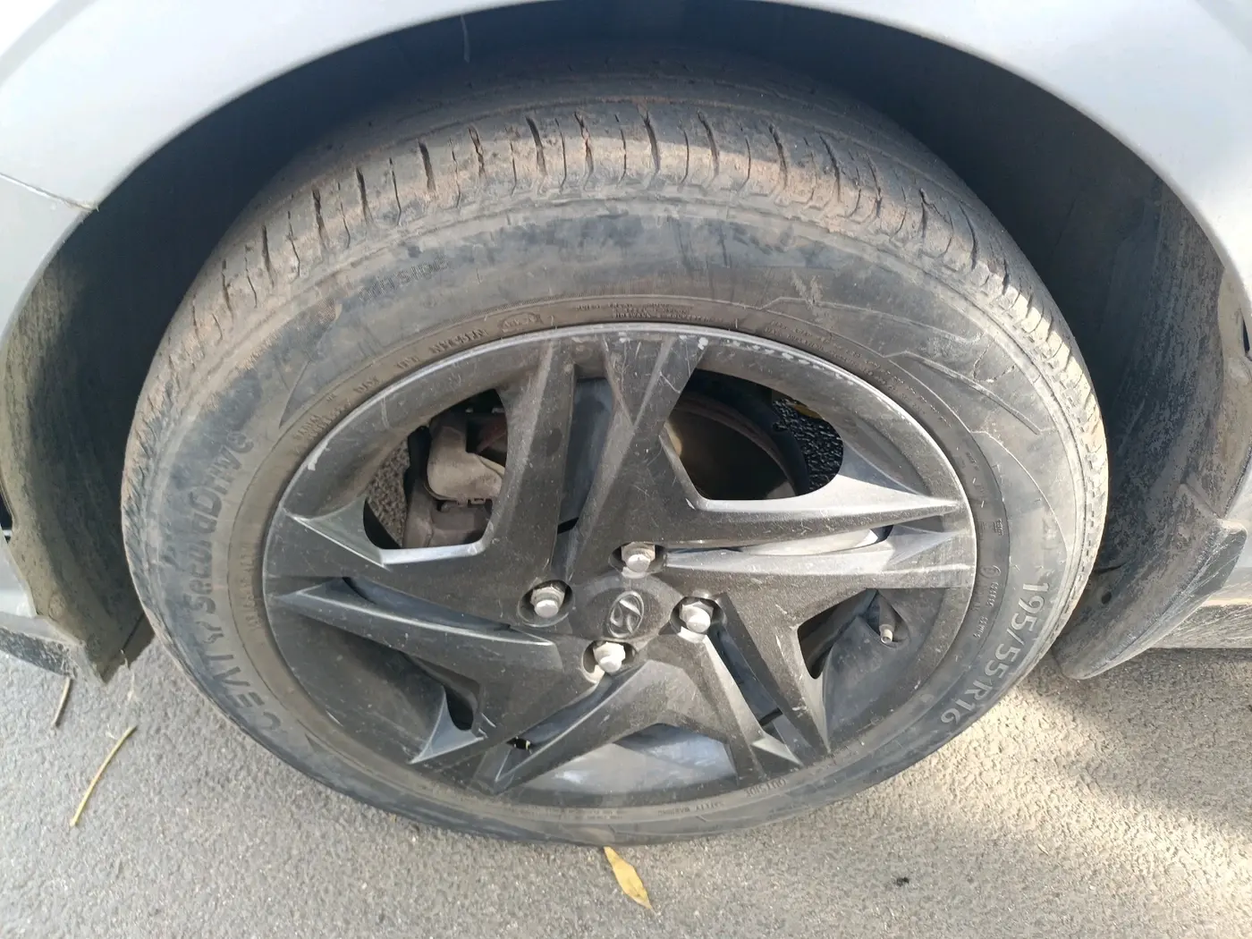 2020 Hyundai NEW I20 SPORTZ 1.2 MT, CNG, Manual, 39,504 km, tyre