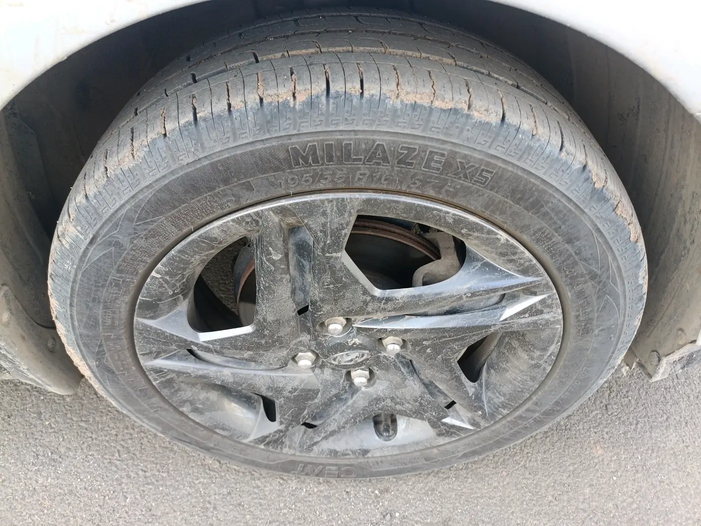 2020 Hyundai NEW I20 SPORTZ 1.2 MT, CNG, Manual, 39,504 km, tyre