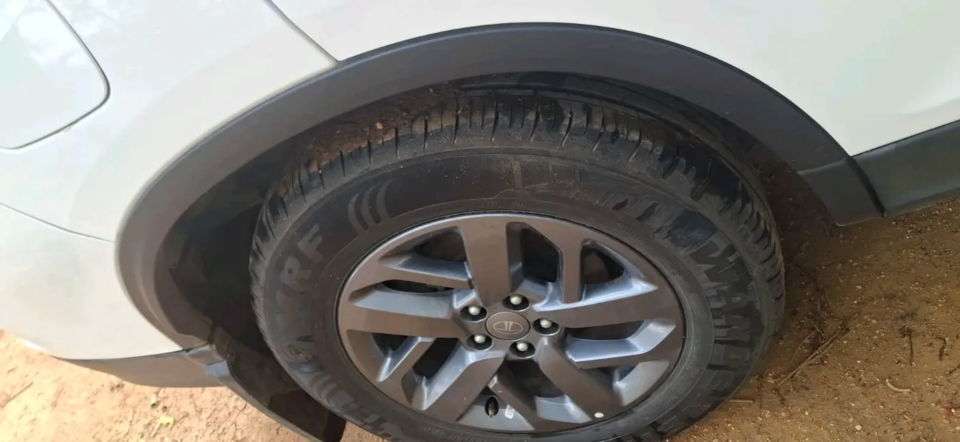2025 Tata Safari PURE PLUS S, Diesel, Manual, 10,258 km, tyre