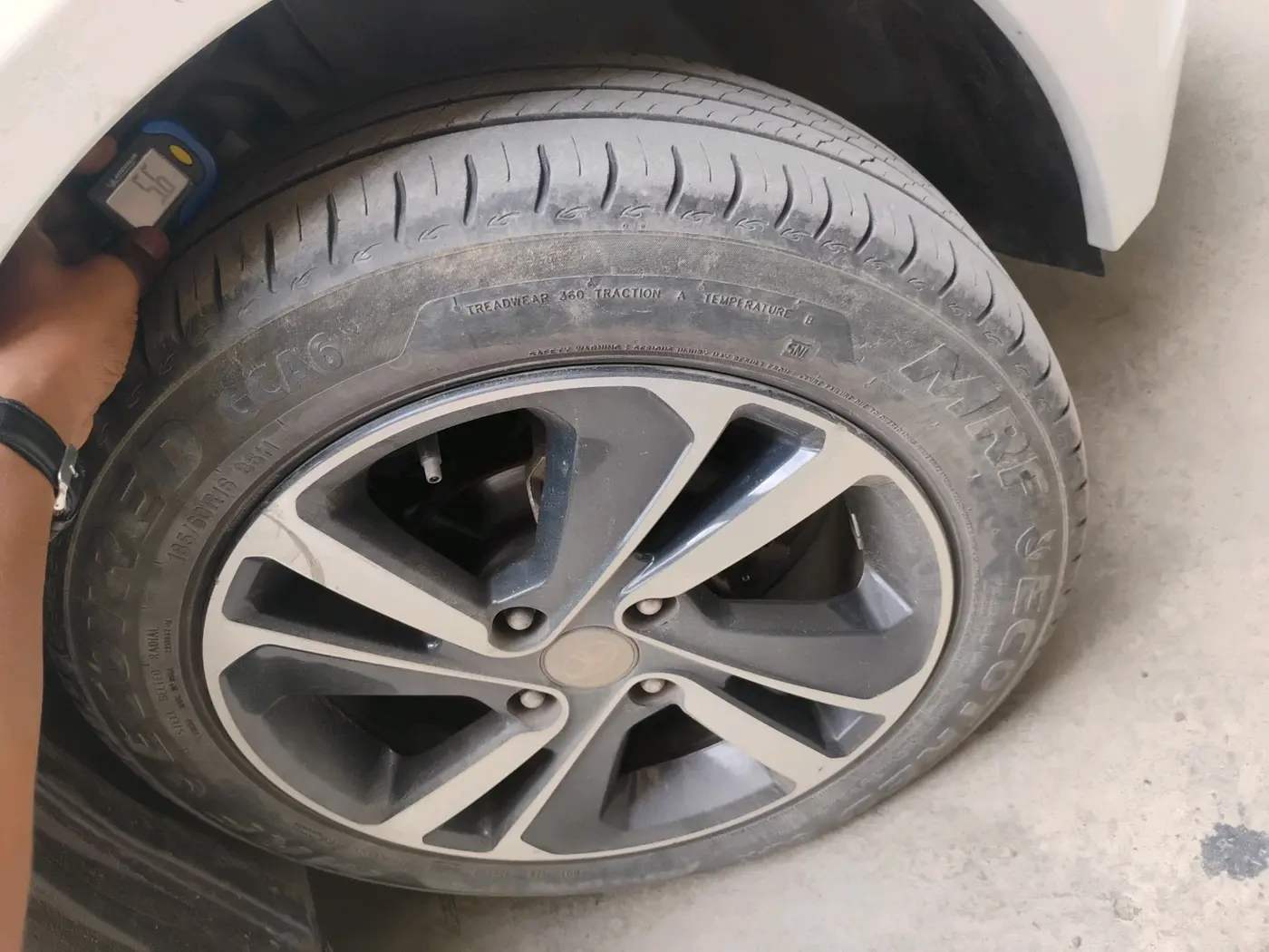 2023 Tata ALTROZ XZ PLUS PETROL, Petrol, Manual, 26,704 km, tyre