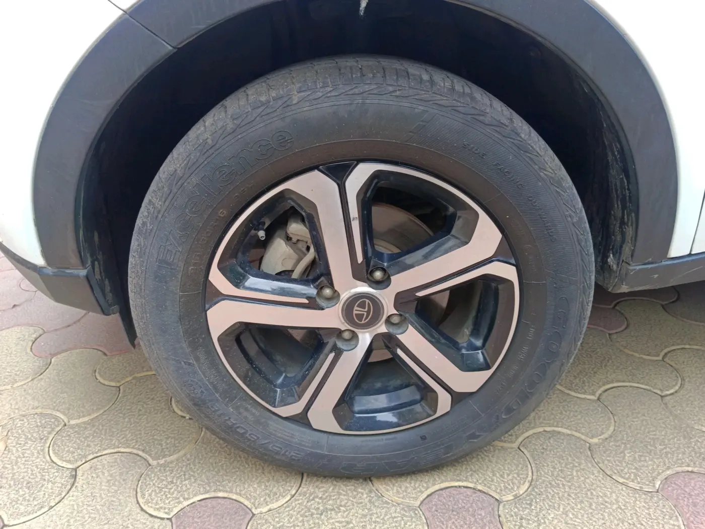 2022 Tata NEXON XZ PLUS PETROL DUAL TONE, Petrol, Manual, 39,350 km, tyre