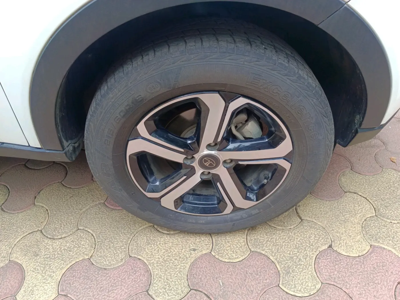 2022 Tata NEXON XZ PLUS PETROL DUAL TONE, Petrol, Manual, 39,350 km, tyre
