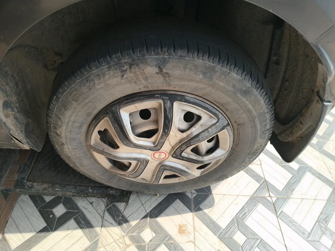2021 Tata ALTROZ XE PETROL, Petrol, Manual, 38,465 km, tyre