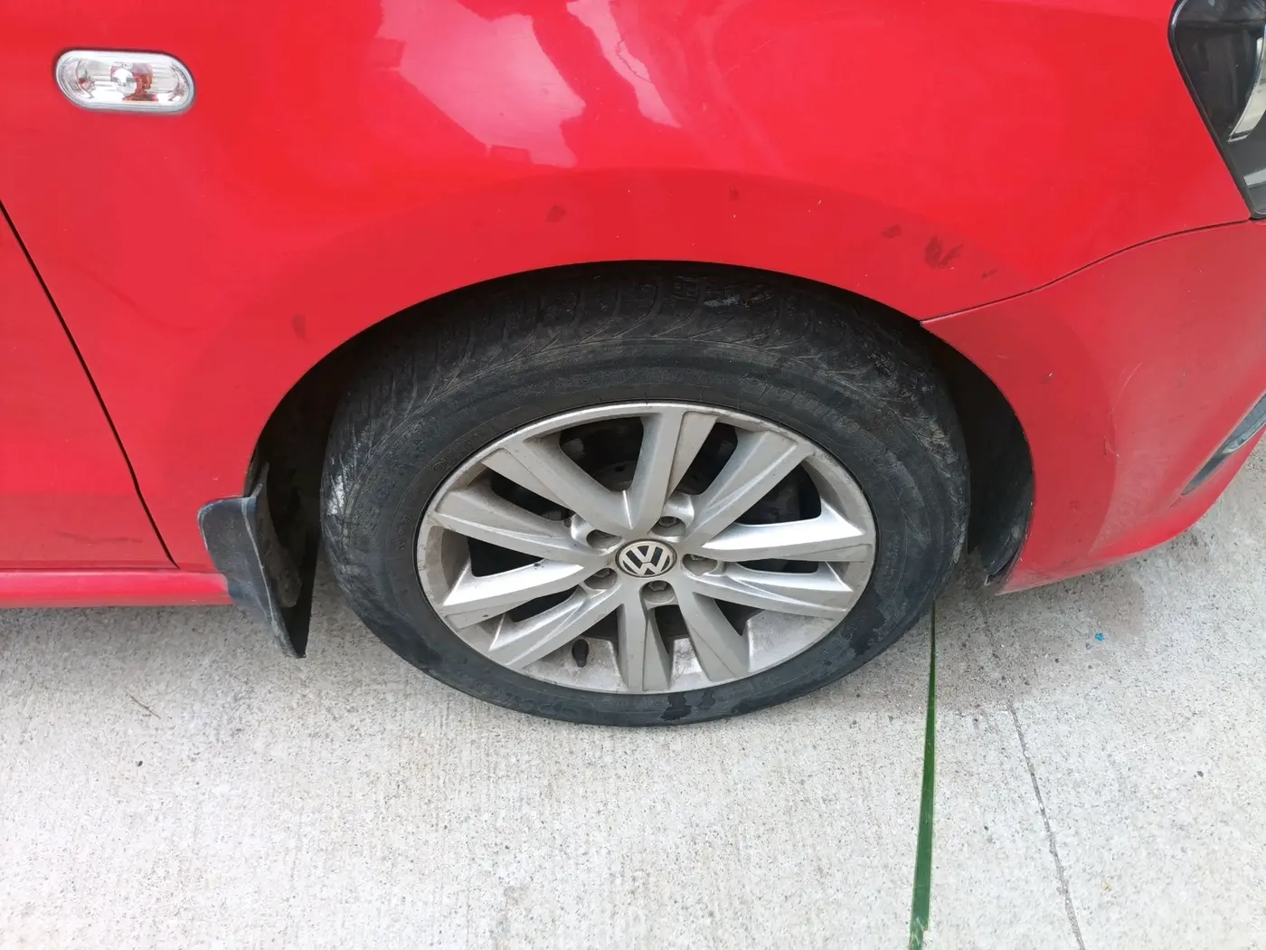 2015 Volkswagen Polo GT TSI AT, Petrol, Automatic, 30,888 km, tyre
