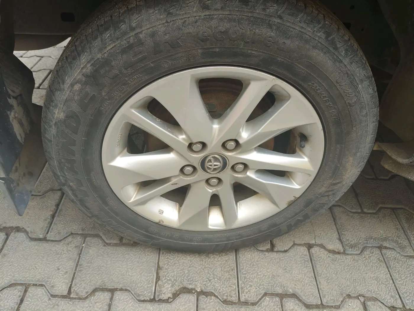 2017 Toyota Innova Crysta 2.8 ZX AT 7 STR, Diesel, Automatic, 91,097 km, tyre