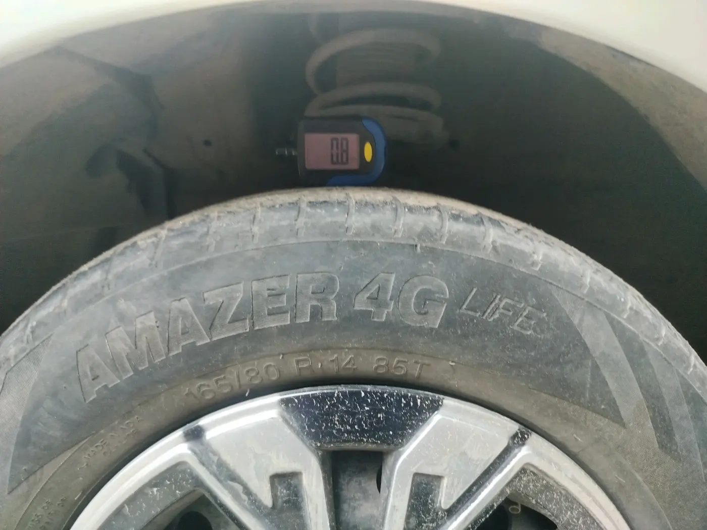 2013 Maruti Swift Dzire VXI, CNG, Manual, 1,15,296 km, tyre