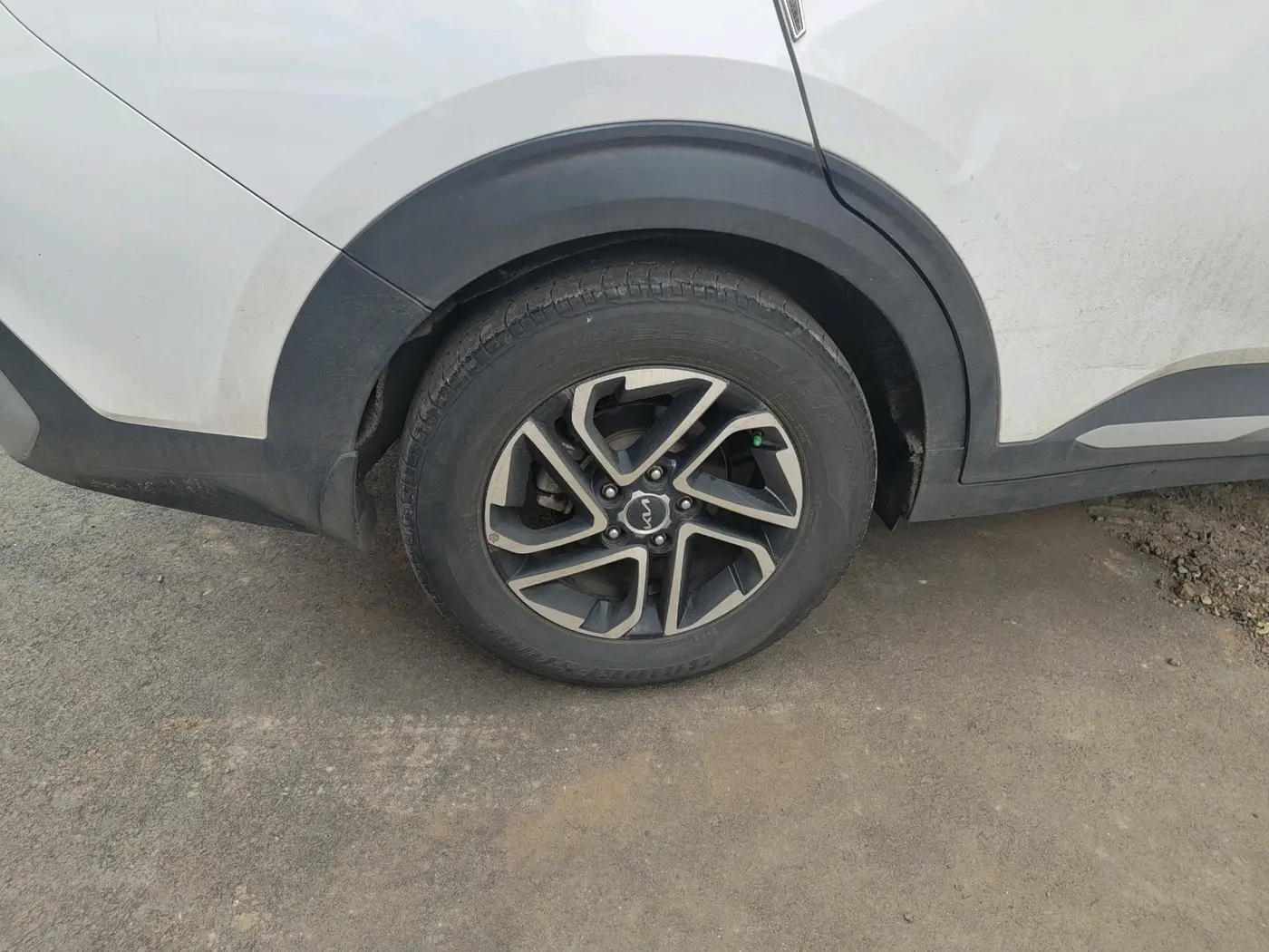 2022 KIA CARENS LUXURY PLUS 1.4 PETROL 7 STR, Petrol, Manual, 41,781 km, tyre