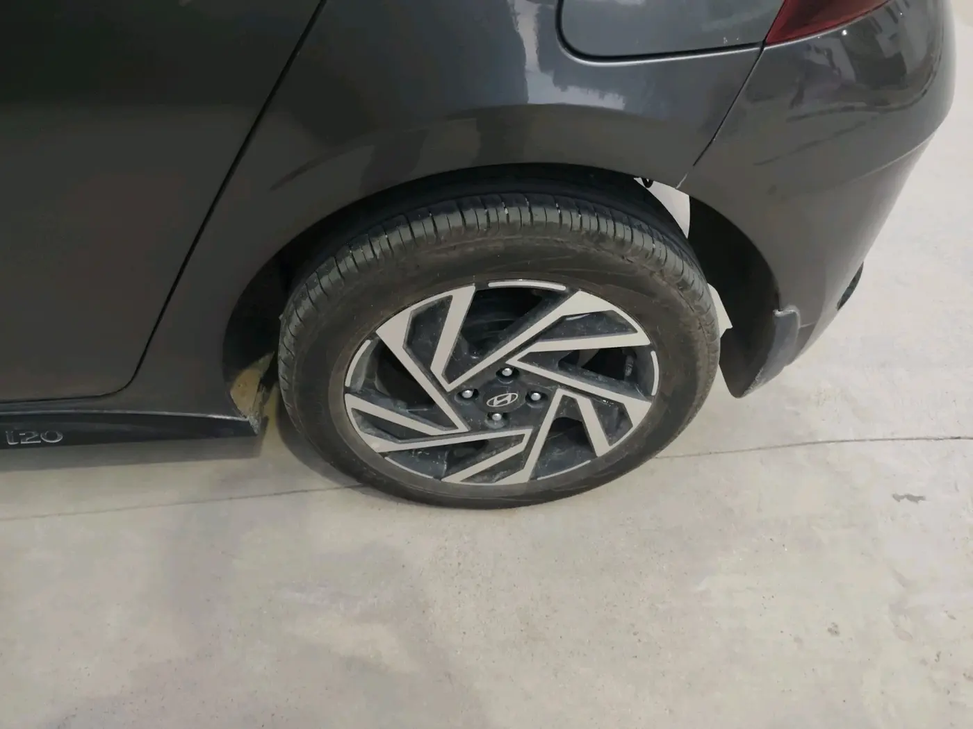 2024 Hyundai NEW I20 ASTA (O) 1.2 IVT, Petrol, Automatic, 19,457 km, tyre