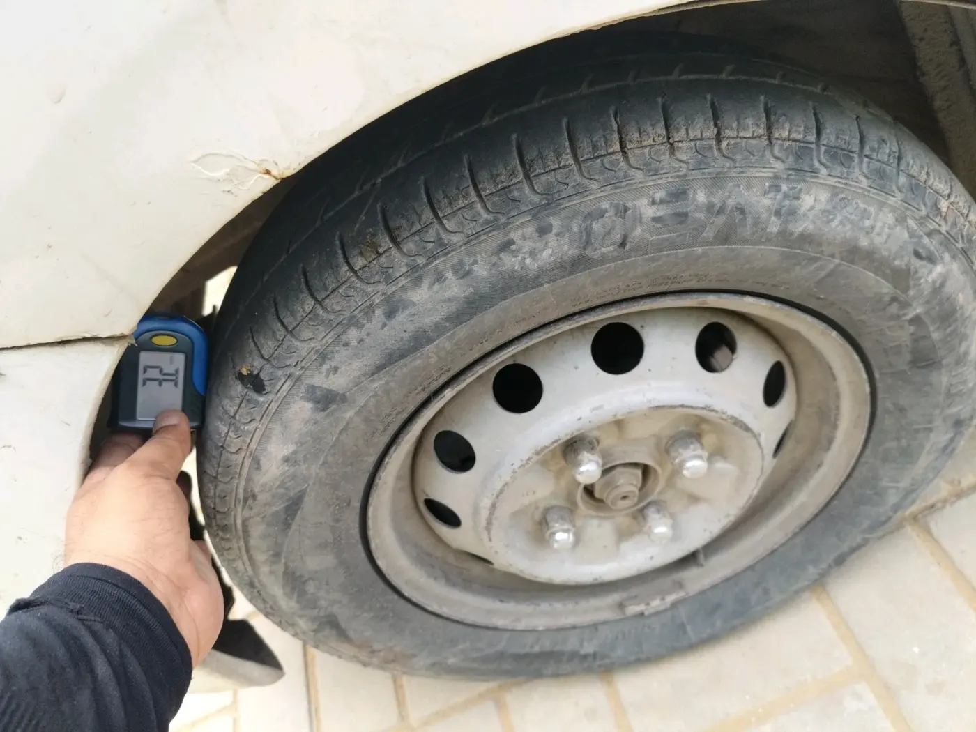 2016 Hyundai Eon ERA +, CNG, Manual, 91,095 km, tyre