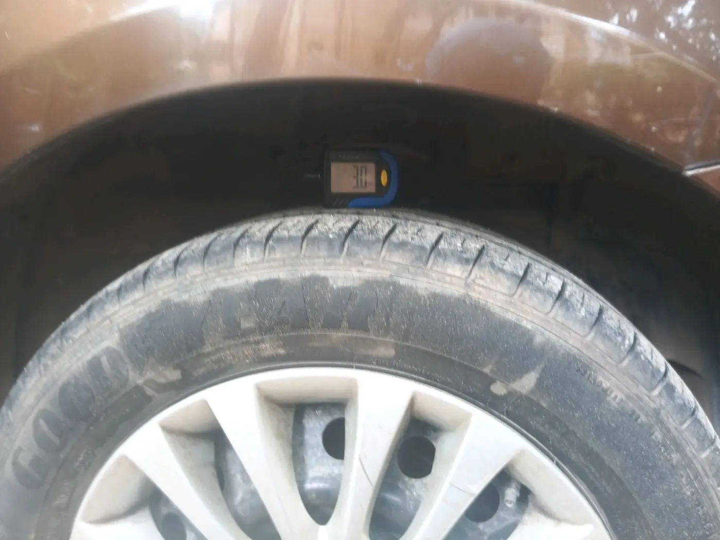 2015 Maruti Ciaz VXI+, Petrol, Manual, 25,014 km, tyre