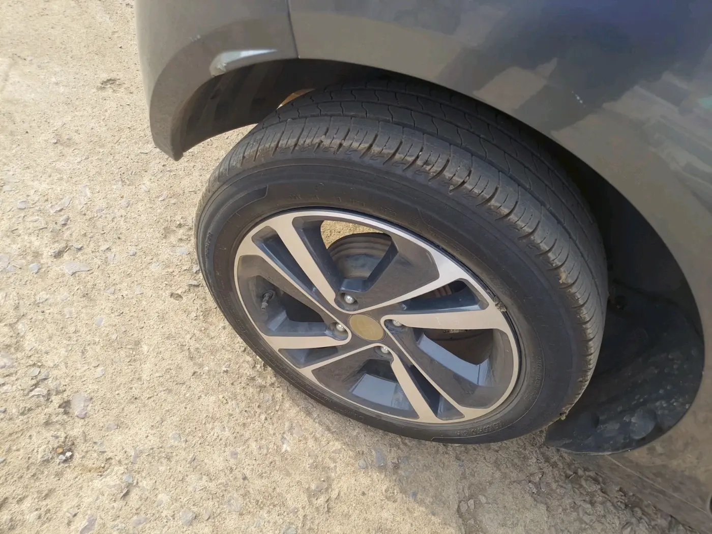 2022 Tata ALTROZ XZ PLUS PETROL, Petrol, Manual, 32,086 km, tyre