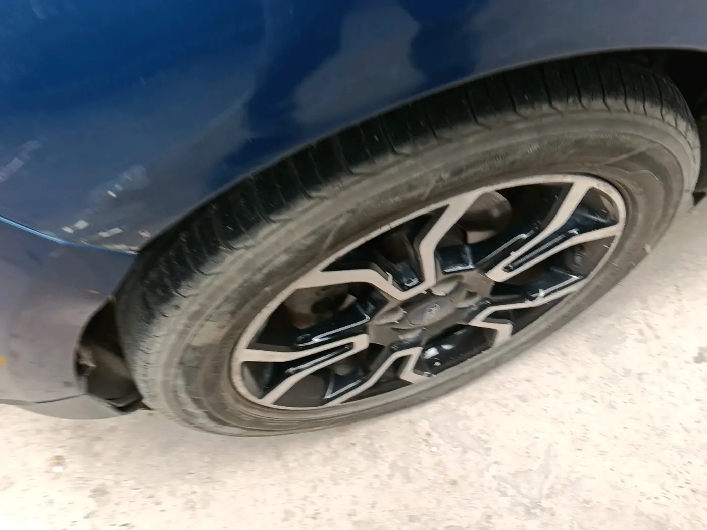 2018 Ford Ecosport TITANIUM 1.5L SIGNATURE EDITION (SUNROOF) PETROL, Petrol, Manual, 1,22,737 km, tyre