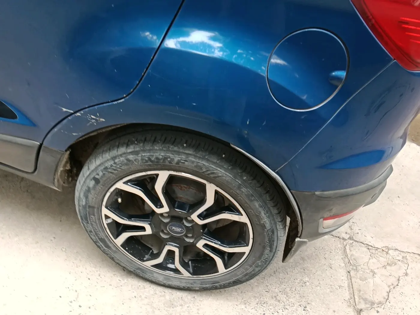 2018 Ford Ecosport TITANIUM 1.5L SIGNATURE EDITION (SUNROOF) PETROL, Petrol, Manual, 1,22,737 km, tyre