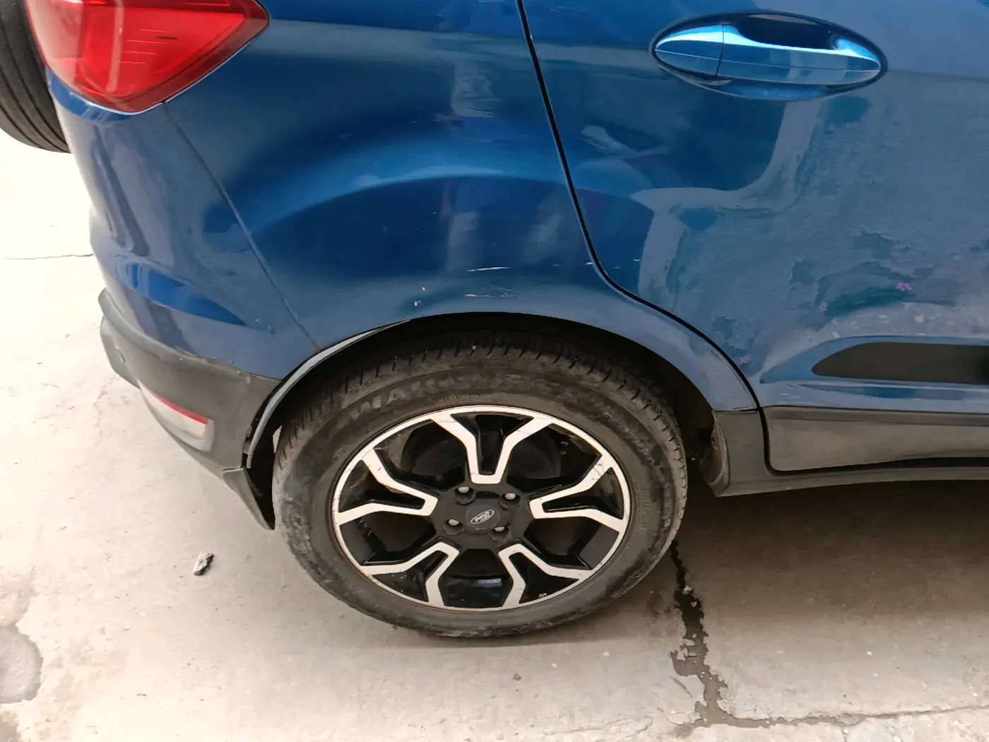 2018 Ford Ecosport TITANIUM 1.5L SIGNATURE EDITION (SUNROOF) PETROL, Petrol, Manual, 1,22,737 km, tyre