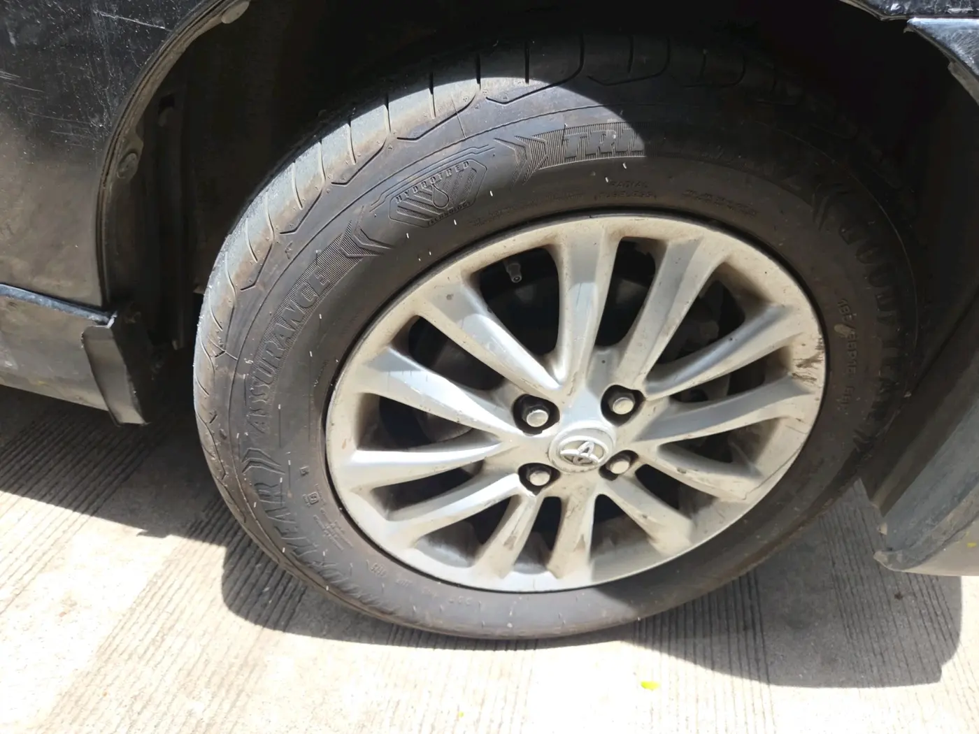 2011 Toyota Etios G, CNG, Manual, 1,22,581 km, tyre