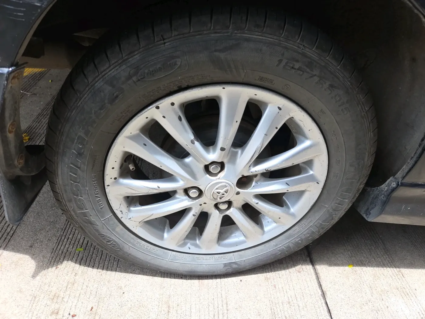 2011 Toyota Etios G, CNG, Manual, 1,22,581 km, tyre