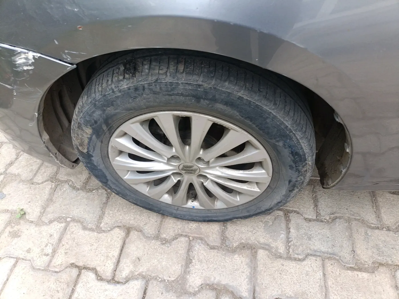 2016 Maruti Ciaz ZDI SHVS, Diesel, Manual, 1,21,028 km, tyre