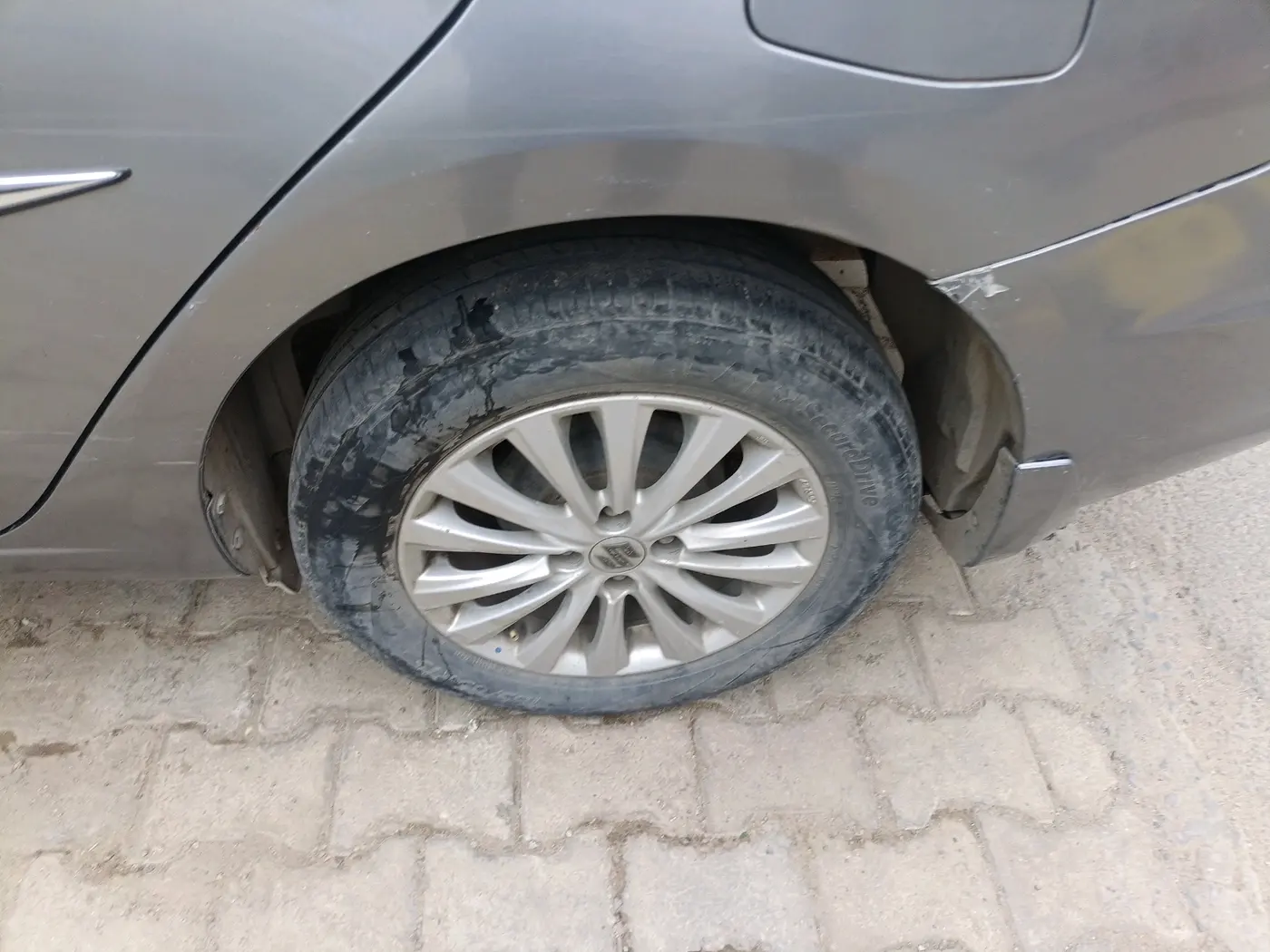 2016 Maruti Ciaz ZDI SHVS, Diesel, Manual, 1,21,028 km, tyre
