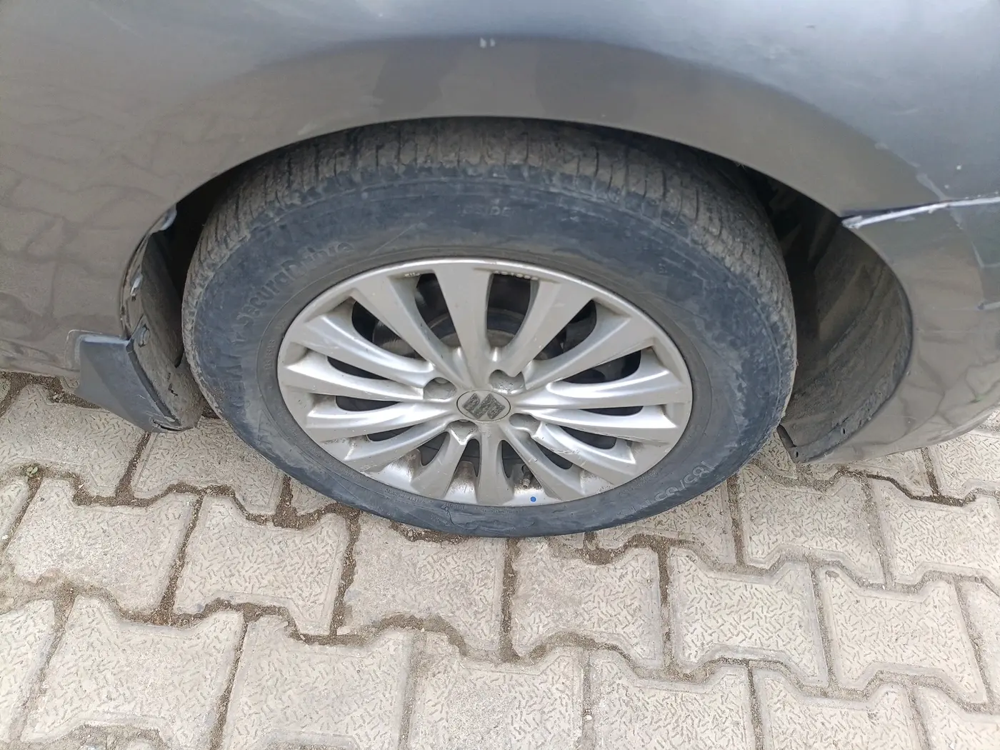 2016 Maruti Ciaz ZDI SHVS, Diesel, Manual, 1,21,028 km, tyre