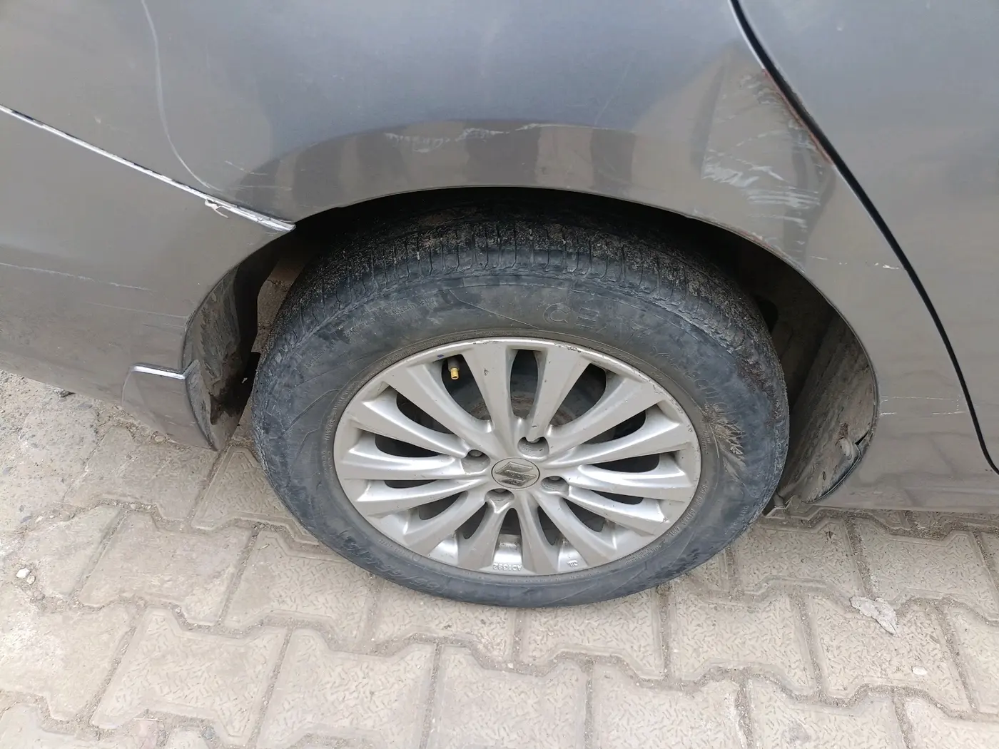 2016 Maruti Ciaz ZDI SHVS, Diesel, Manual, 1,21,028 km, tyre