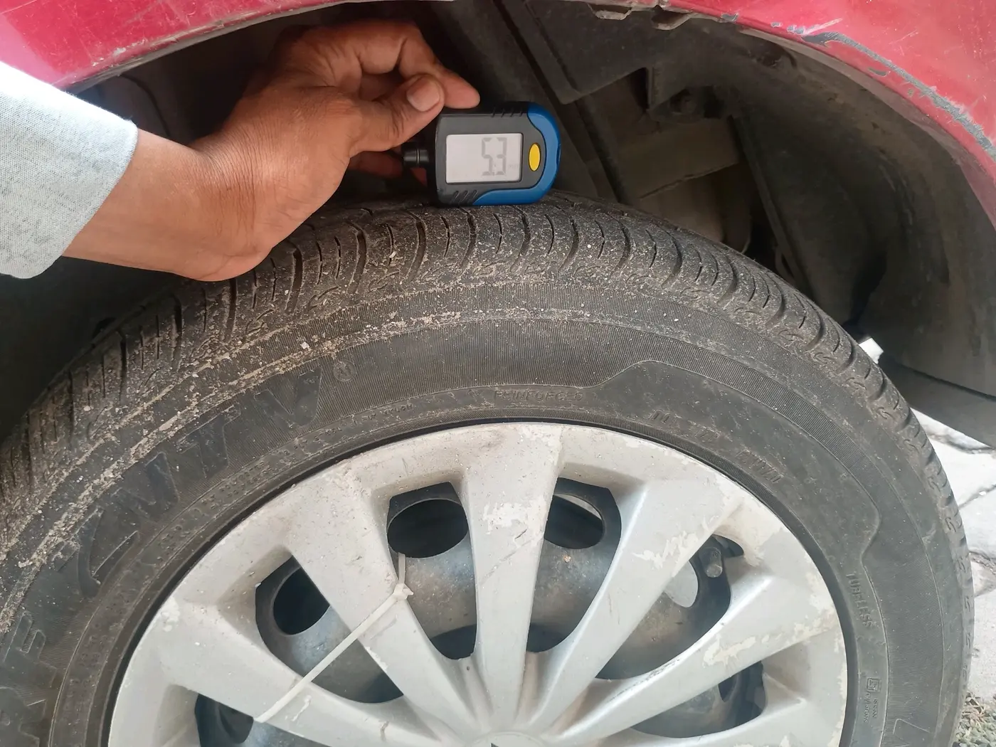 2018 Tata Tiago XZ PETROL, Petrol, Manual, 2,11,771 km, tyre